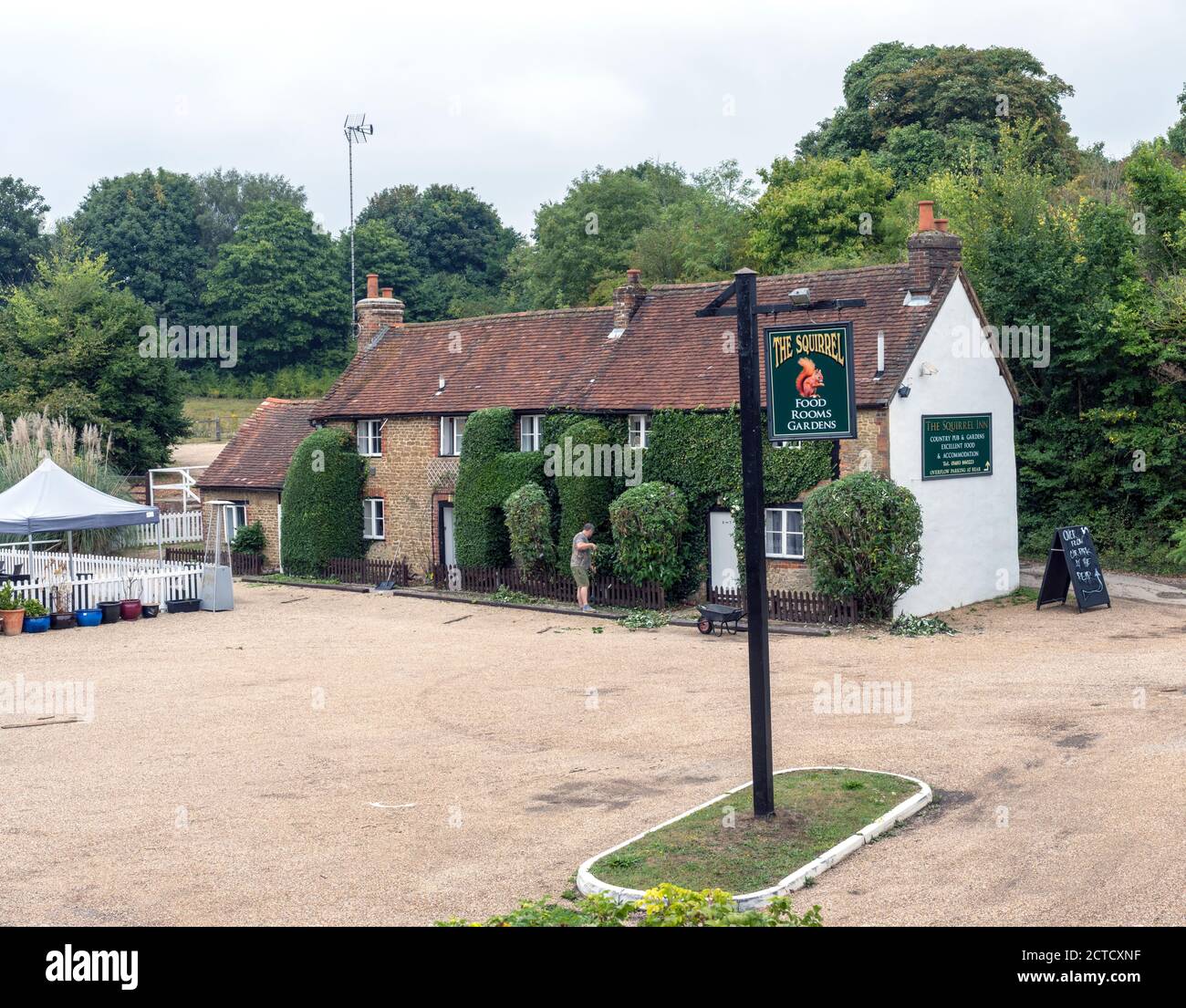 The Squirrel Inn - casa pubblica - Hurtmore Road, Hurtmore, Godalming, Surrey, Inghilterra, Regno Unito Foto Stock