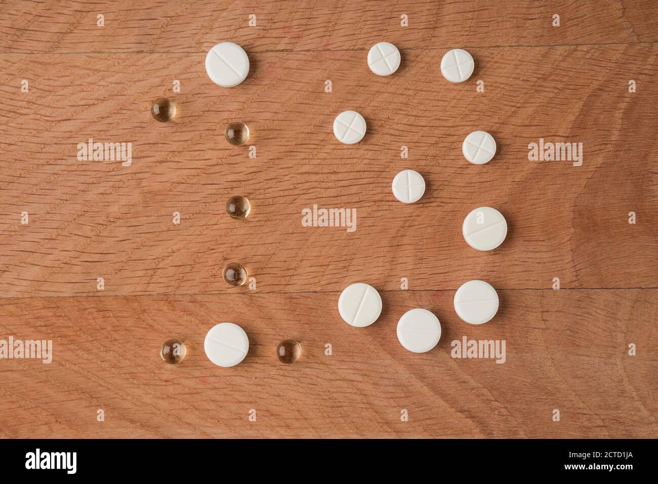 Numero diciannove, a partire da compresse di varie forme una tavola di legno Foto Stock