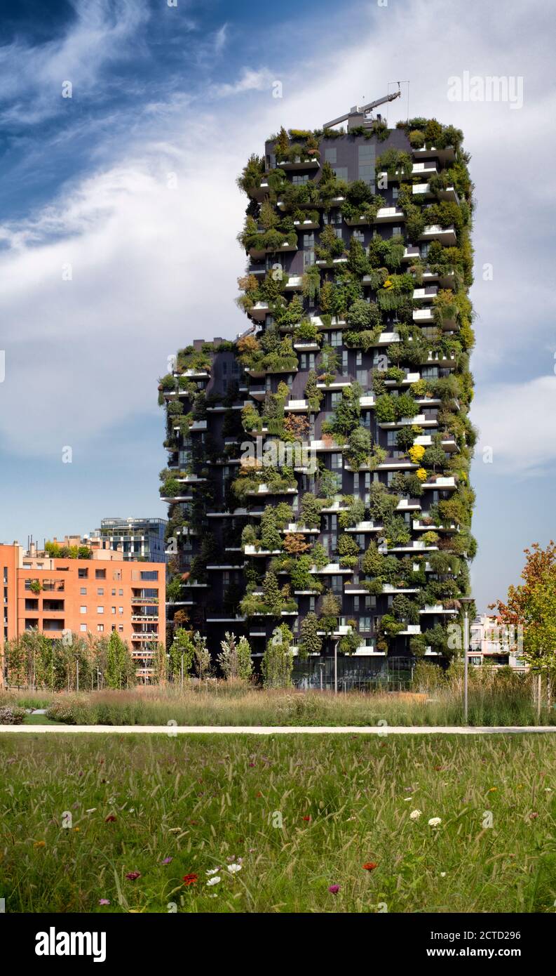 Una foto di un giorno di Bosco verticale, porta Nuova, Milano, Italia. Completato nel 2014. Foto Stock