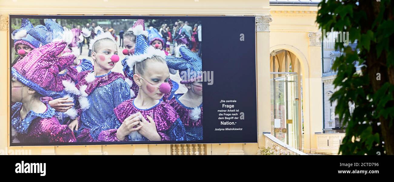 Baden, bassa Austria, Austria. Il più grande festival fotografico all'aperto d'Europa a Baden, vicino Vienna. La foto mostra il Casino Baden Foto Stock