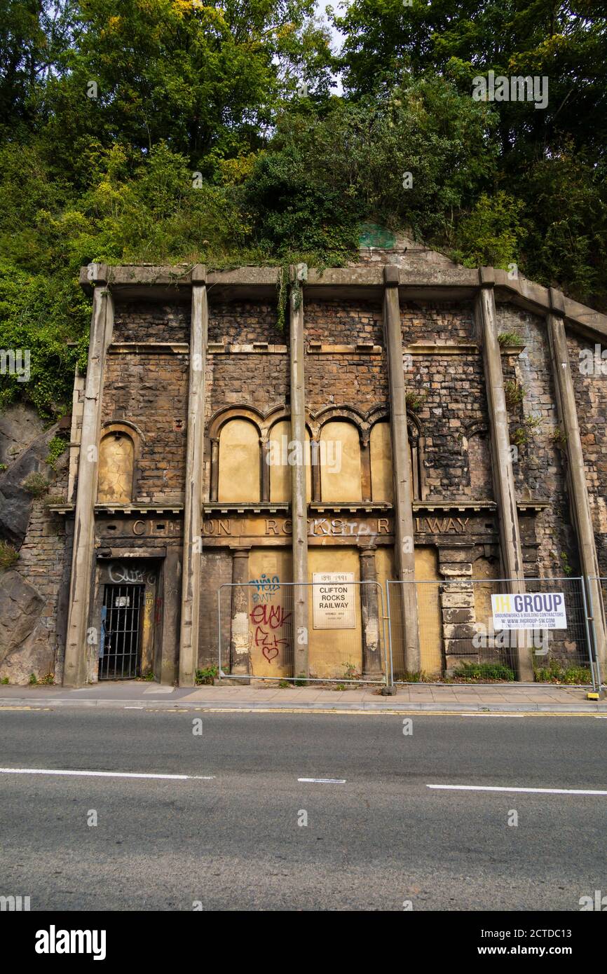 Clifton Rocks Railway facciata di ingresso inferiore. Funicolare all'interno della roccia. Bristol, Inghilterra. Settembre 2020 Foto Stock