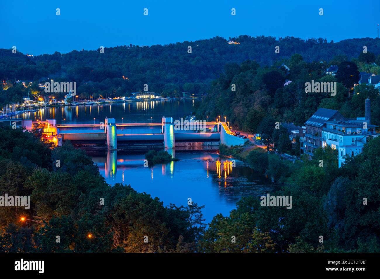 Lago Baldeney, serbatoio della Ruhr, Weir, nel distretto di Essen-Werden, Essen NRW, Germania Foto Stock