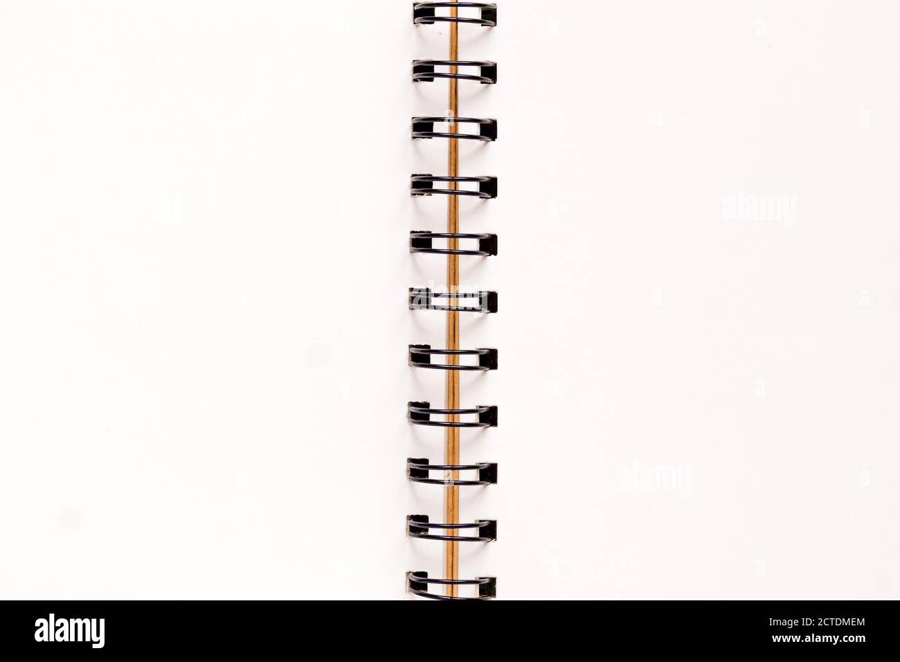 Libro di note pulito per gli obiettivi e le risoluzioni. Mockup per il vostro disegno. Sfondo del libro di note a spirale. Foto Stock