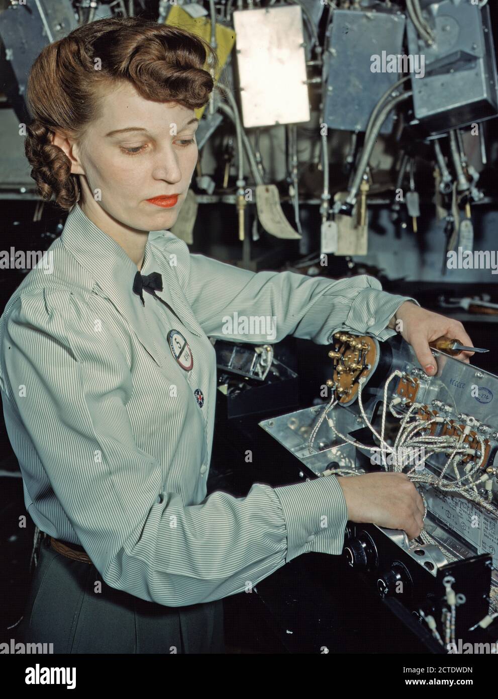 Tecnico elettronico, Goodyear Aircraft Corp., Akron, Ohio - Dicembre 1941 Foto Stock