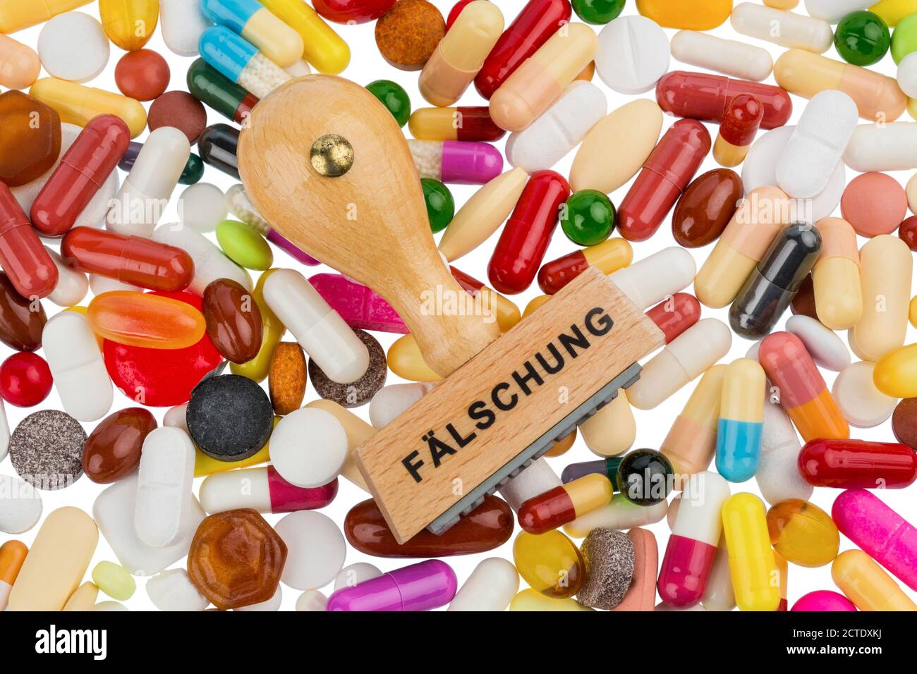 Francobollo scritta Faelschung, falso, su pillole colorate, Austria Foto Stock