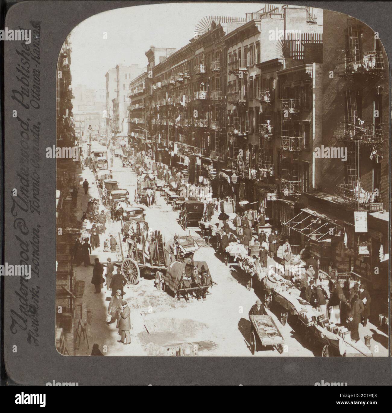 Carrello dei peddlers di strada su Elizabeth Street -- guardando a nord da Hester Street, New York City., 1904, New York (state), New York (N. Y.), Manhattan (New York, N. Y.), Elizabeth Street (New York, N. Y Foto Stock