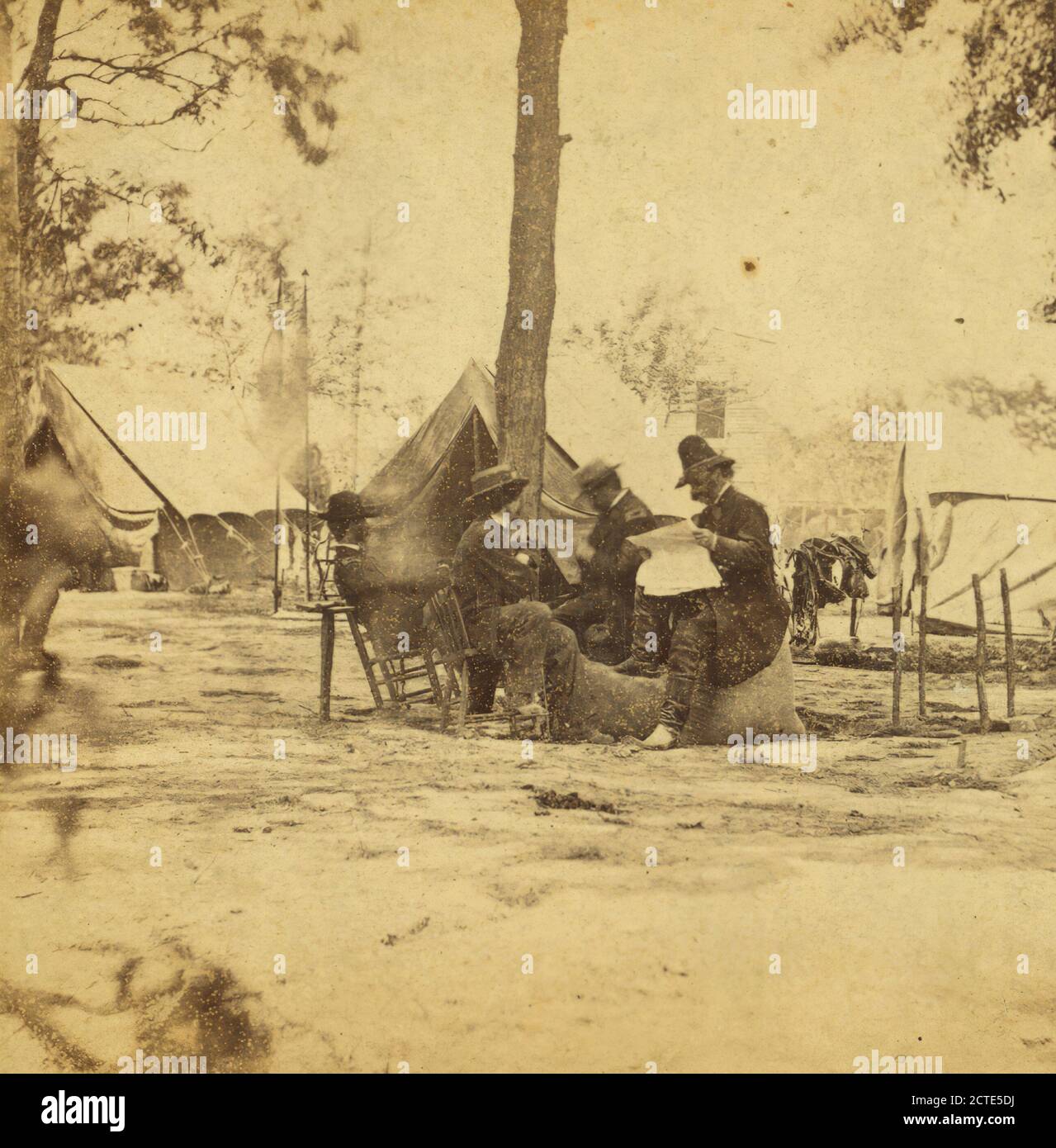 Gen. Burnside e Brady l'artista, quartier generale Army del Potomac, vicino Richmond, Va., E. & H.T. Anthony (Firm), Brady, Mathew B. (1823 (ca.)-1896), 1861, Stati Uniti Foto Stock