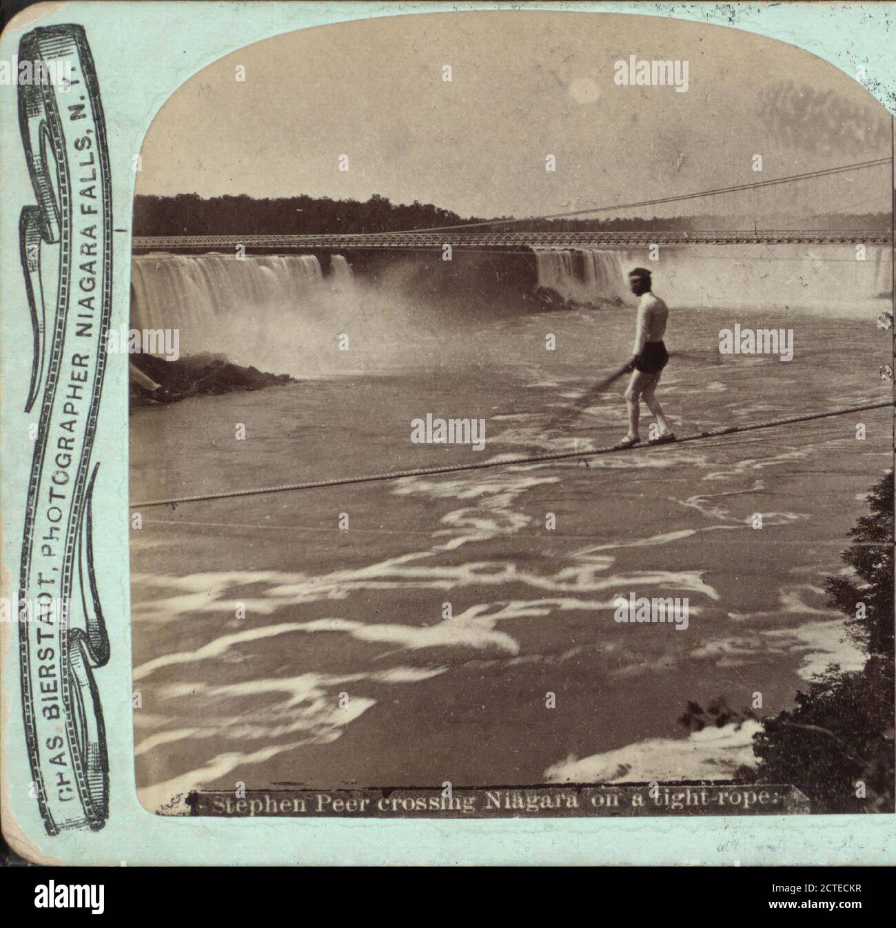 Stephen Peer che attraversa il Niagara su una corda stretta., Bierstadt Brothers, Bierstadt, Charles (1819-1903), New York (Stato), Niagara Falls (N.Y. e Ont.), Niagara Falls Foto Stock