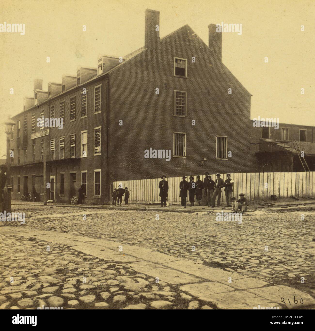 Castle Thunder, Carey St., Richmond, Va., dove sono stati confinati tanti prigionieri dell'Unione., E. & H.T. Anthony (Firm), Brady, Mathew B. (1823 (ca.)-1896), 1861, Stati Uniti Foto Stock