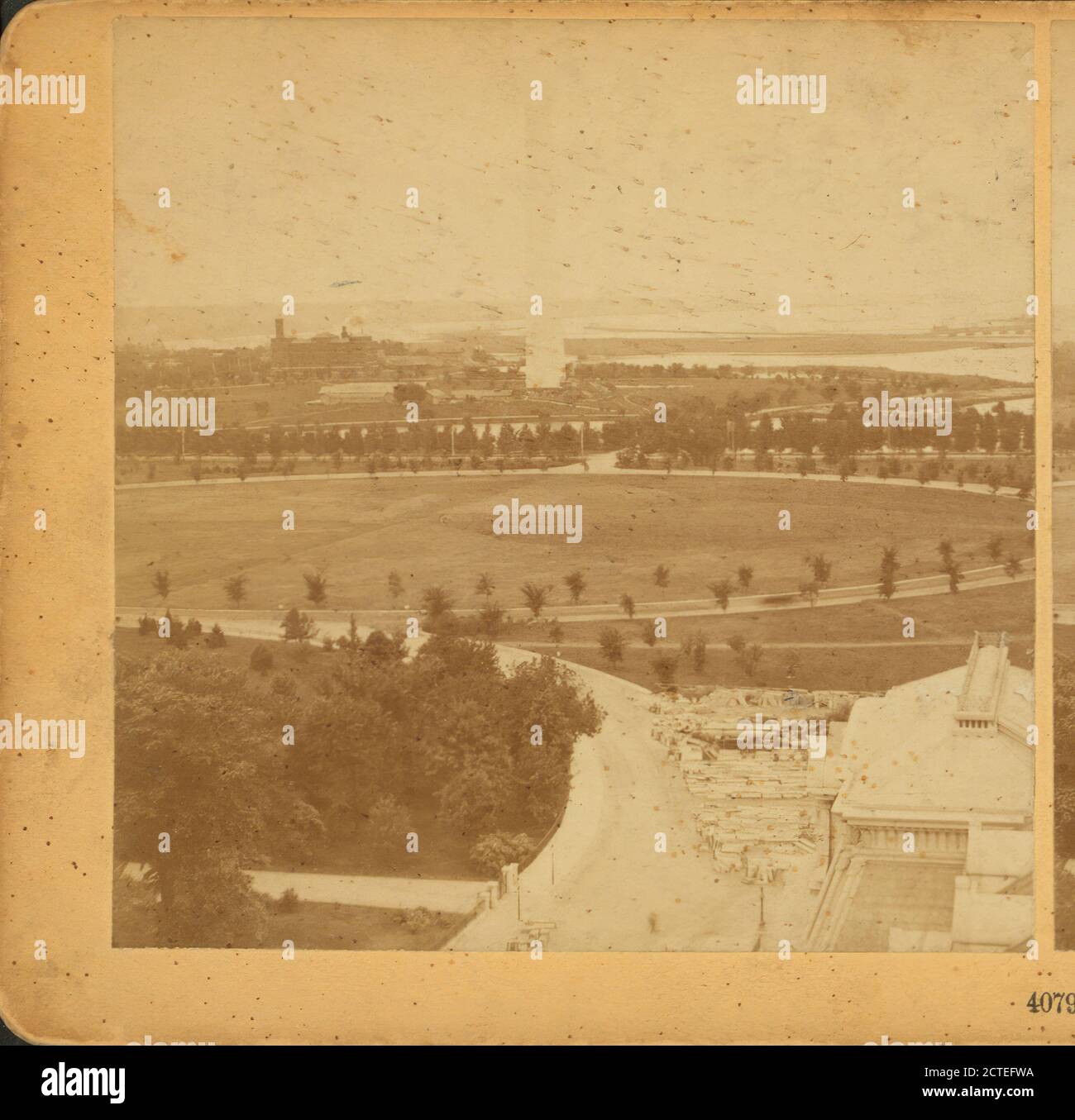 Washington Monument, and Race-course, Washington, D.C.., Kilburn Brothers, 1885, Washington (D.C.), Mall, The (Washington, D.C. Foto Stock