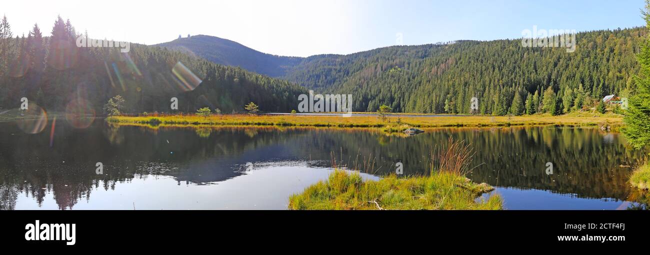 Atmosfera autunnale al kleiner Arbersee, nella Foresta Bavarese, in Germania Foto Stock