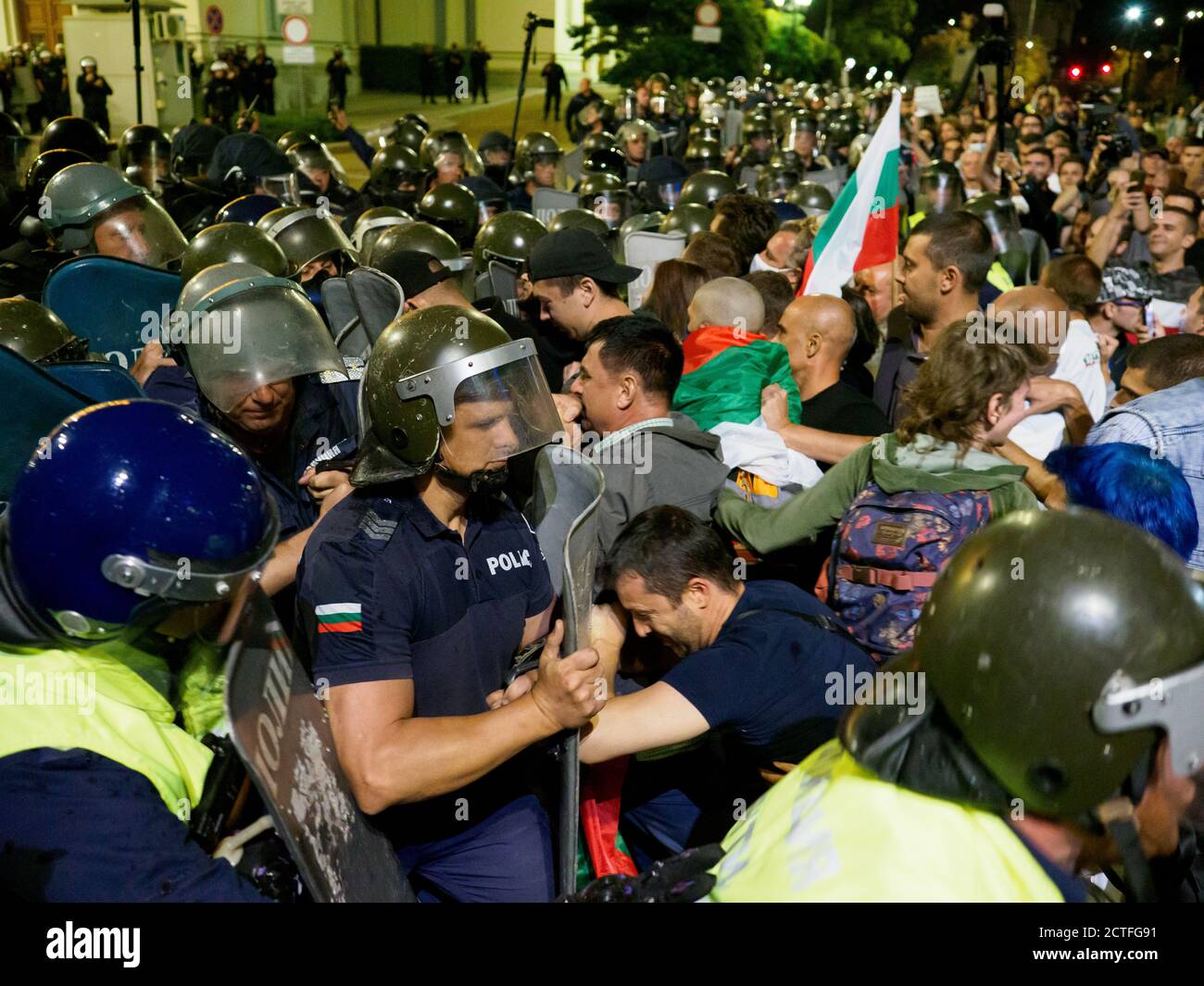 Sofia, Bulgaria. 22 Set 2020. Scontro tra la polizia e i manifestanti nel giorno dell'Indipendenza. La situazione si è aggravata dopo che i manifestanti non erano stati consenti Foto Stock