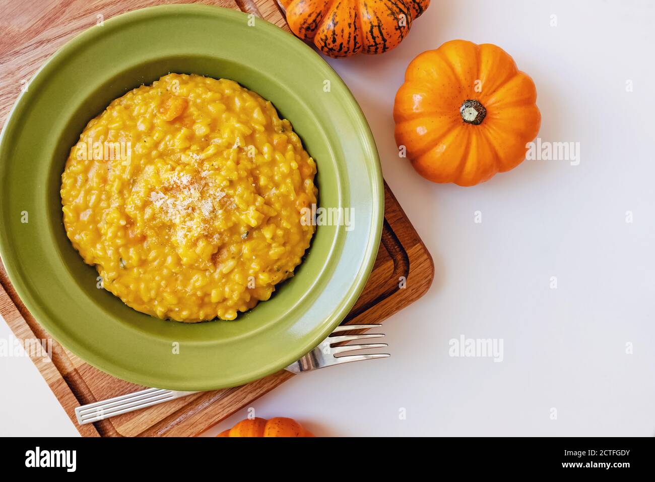 Delizioso risotto di zucca con parmigiano. Foto Stock