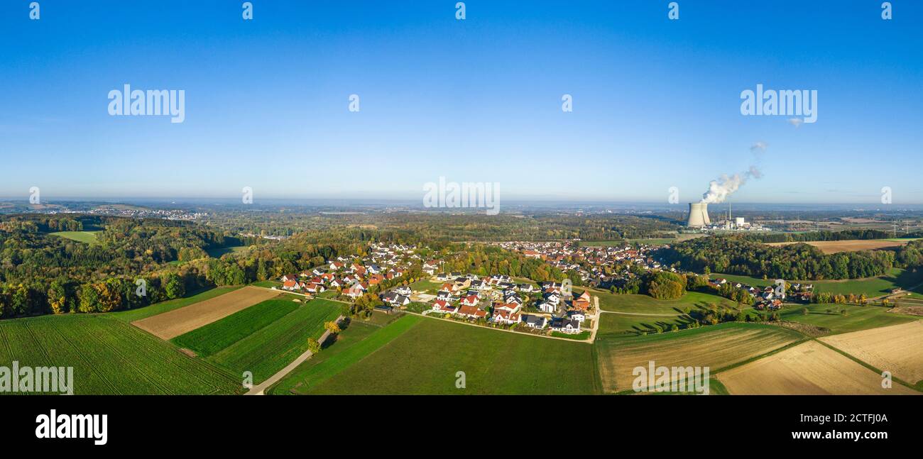 Veduta aerea di Gundremmingen e delle torri di raffreddamento dell'energia nucleare pianta Foto Stock