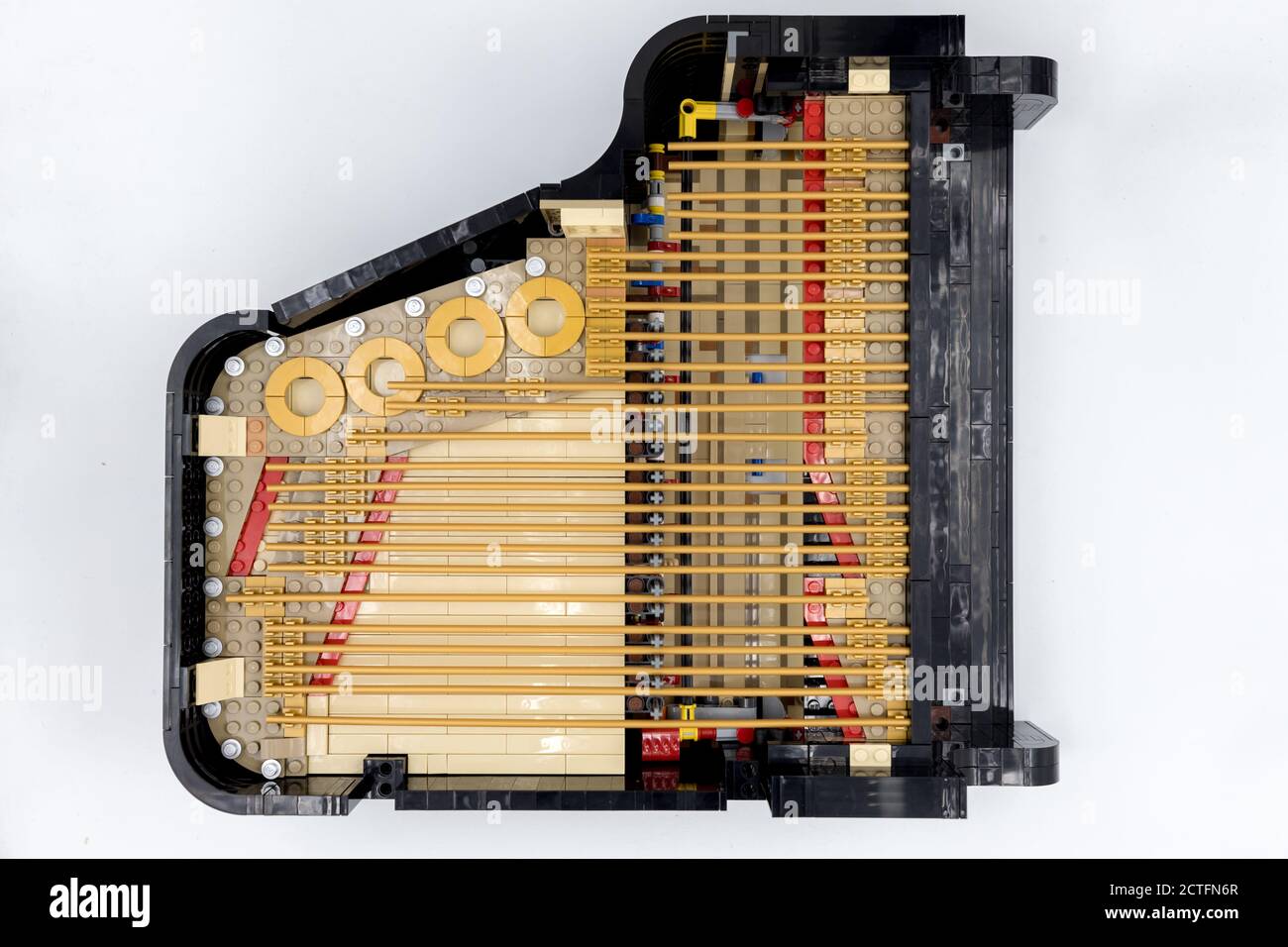 Viene visualizzato il modello a piano LEGO, appartenente alla Ideas Series con il numero di serie 21323, il 1° agosto 2020. Il modello, che è composto da over Foto Stock