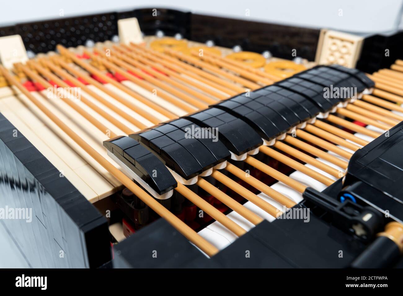 Viene visualizzato il modello a piano LEGO, appartenente alla Ideas Series con il numero di serie 21323, il 1° agosto 2020. Il modello, che è composto da over Foto Stock