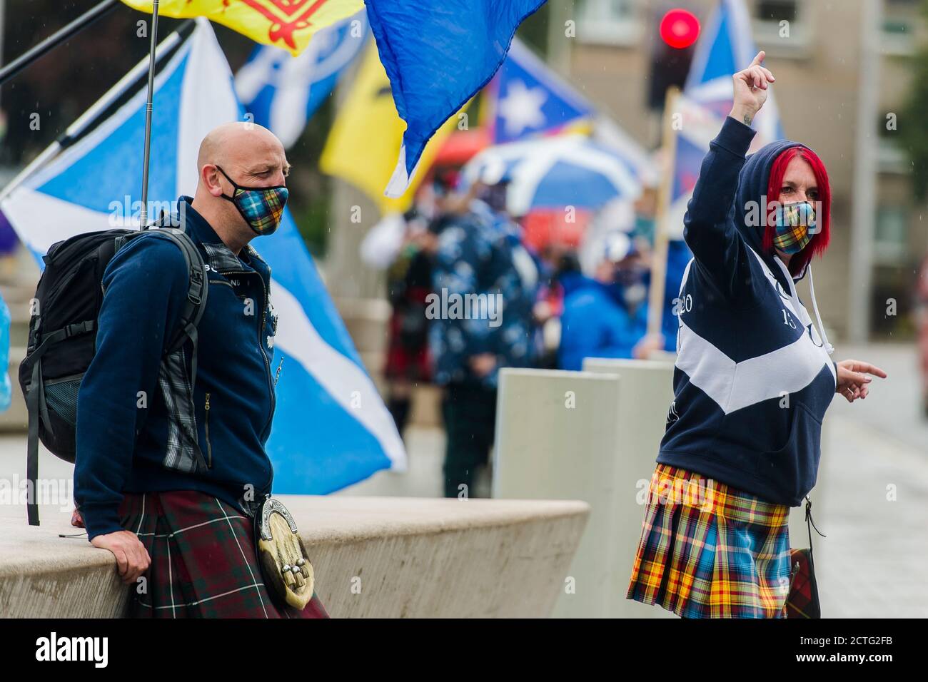 Un gruppo sì pro indipendenza ha una dimostrazione pacifica al di fuori del parlamento scozzese, riguardo Westminster minando il parlamento scozzese per Indy rif. 2. Credito: Euan Cherry Foto Stock