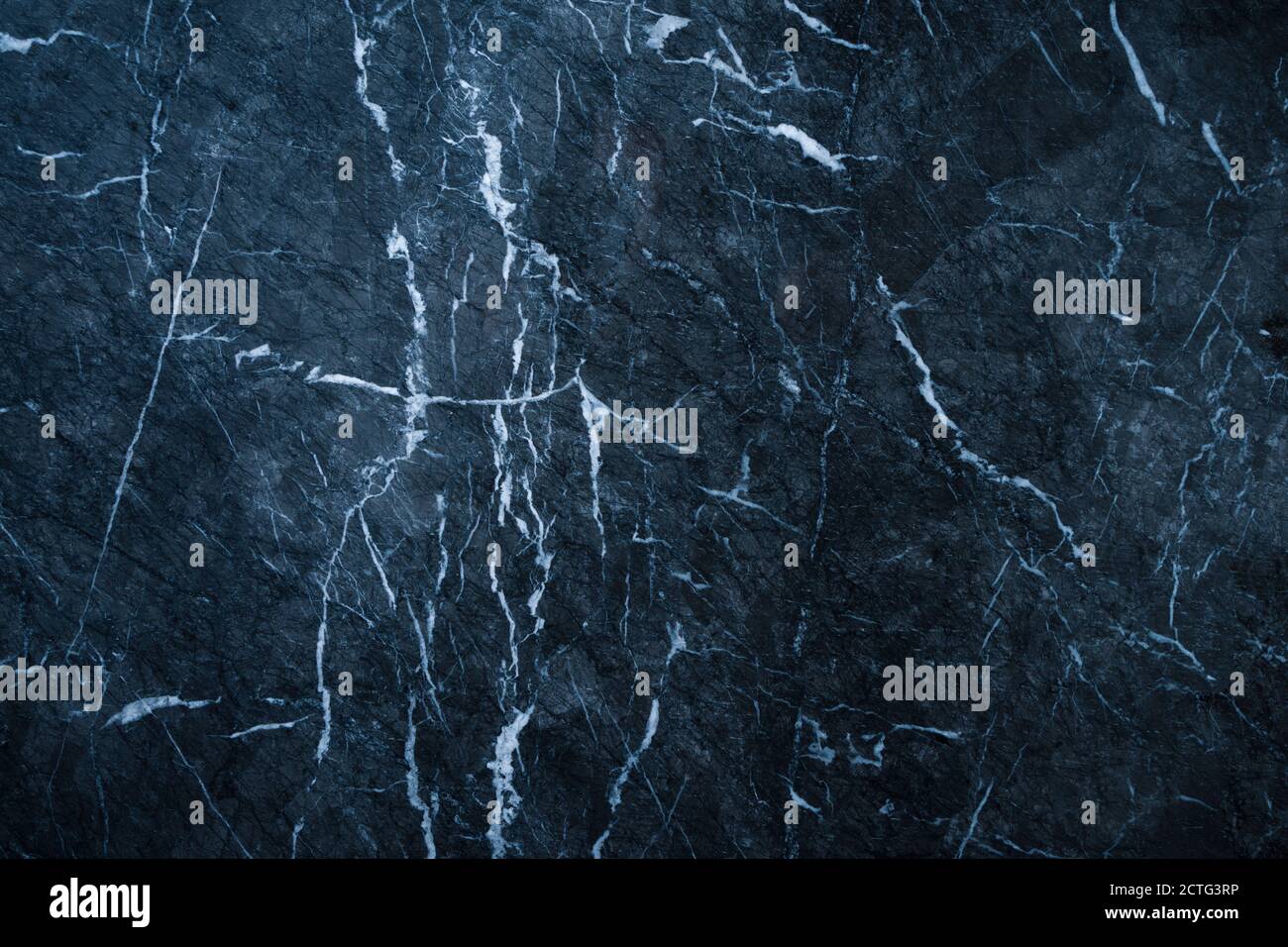 sfondo in marmo scuro astratto con tinta blu e bianco vene Foto Stock