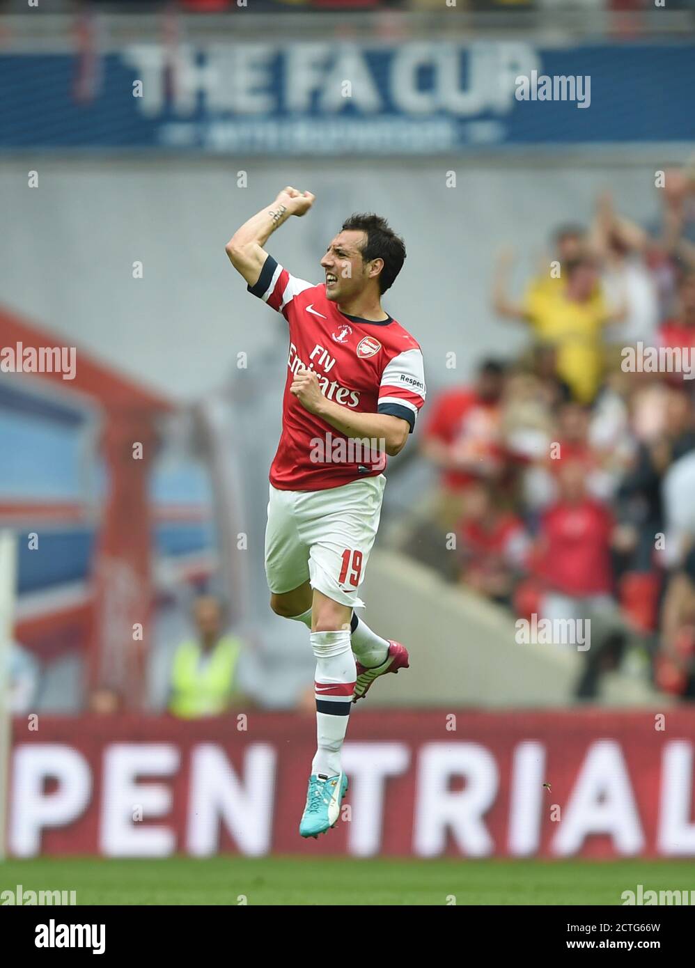 SAINTI CAZORLA CELEBRA IL PUNTEGGIO PER ARSENAL 1-2 ARSENAL V HULL CITY. FA CUP FINAL 2014. Immagine : © Mark Pain / ALAMY Foto Stock