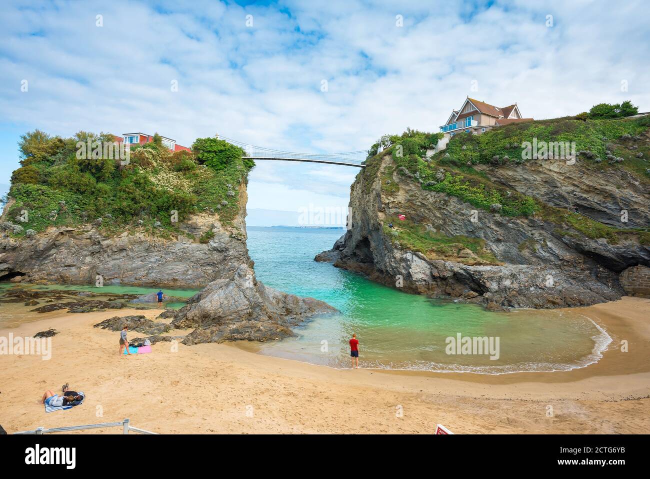 Spiaggia della costa della Cornovaglia, vista in estate dell'isola di Towan Beach a Newquay, costa nord della Cornovaglia, Inghilterra sud-occidentale, Regno Unito Foto Stock