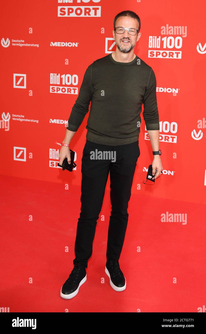 23 settembre 2020, Hessen, Francoforte sul meno: Fredi Bobic, Chief Sports Officer di Eintracht Frankfurt Fußball AG, parteciperà all'evento BILD100 presso il Deutsche Bank Park Stadium. Foto: Arne Dedert/dpa Foto Stock