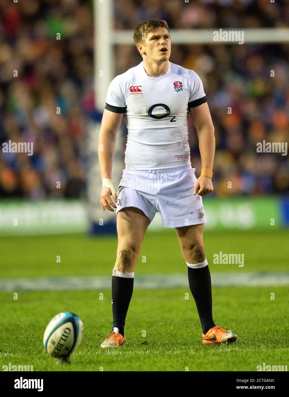 OWEN FARRELL CALCIA UNA PENA SCOZIA contro INGHILTERRA CAMPIONATO SEI NAZIONI - MURRAYFIELD Copyright Picture : Mark Pain / Alamy 08/2/2014 Foto Stock