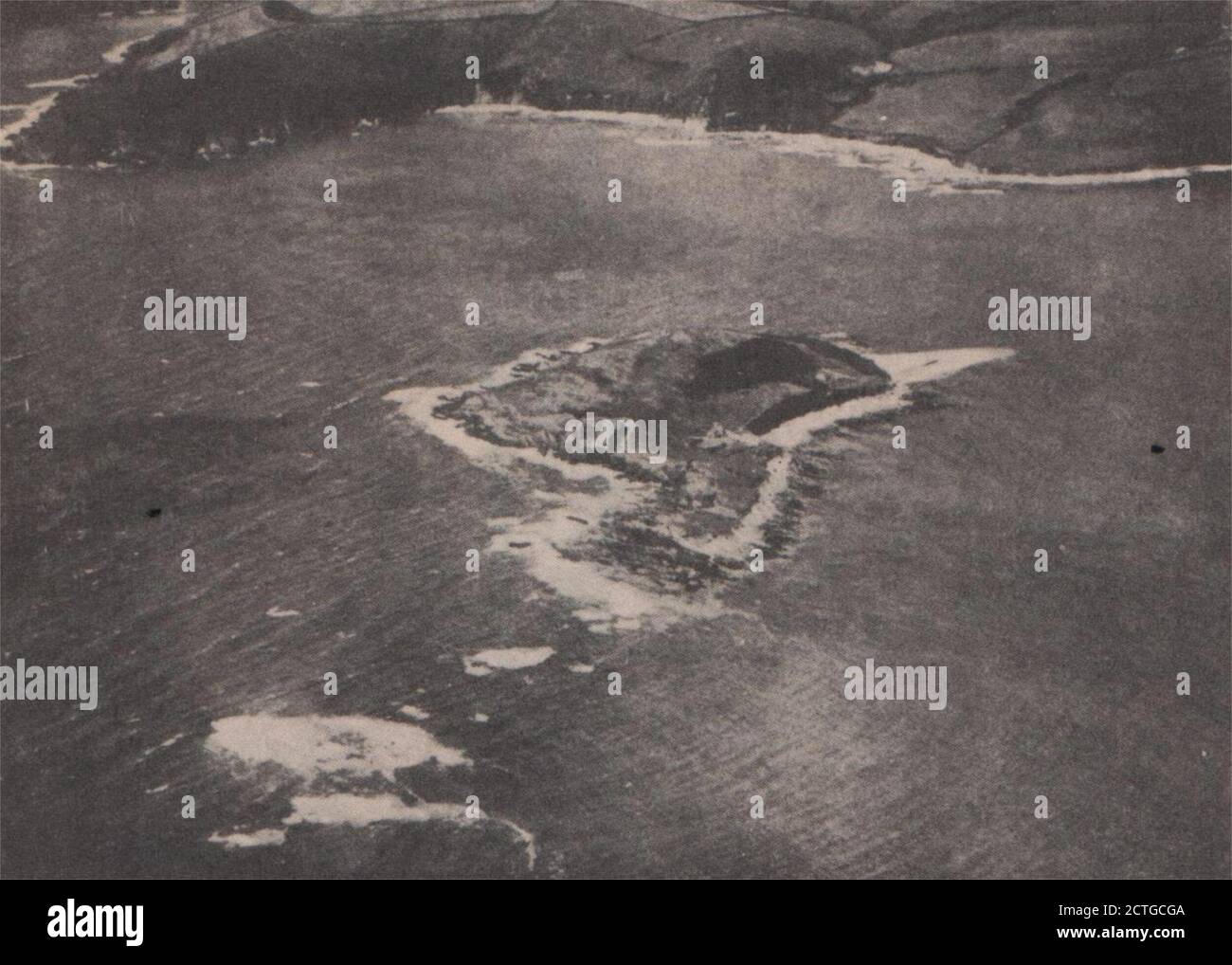 Looe Island, chiamata St. George's Island sulle mappe, Cornwall 1943 vecchia stampa Foto Stock