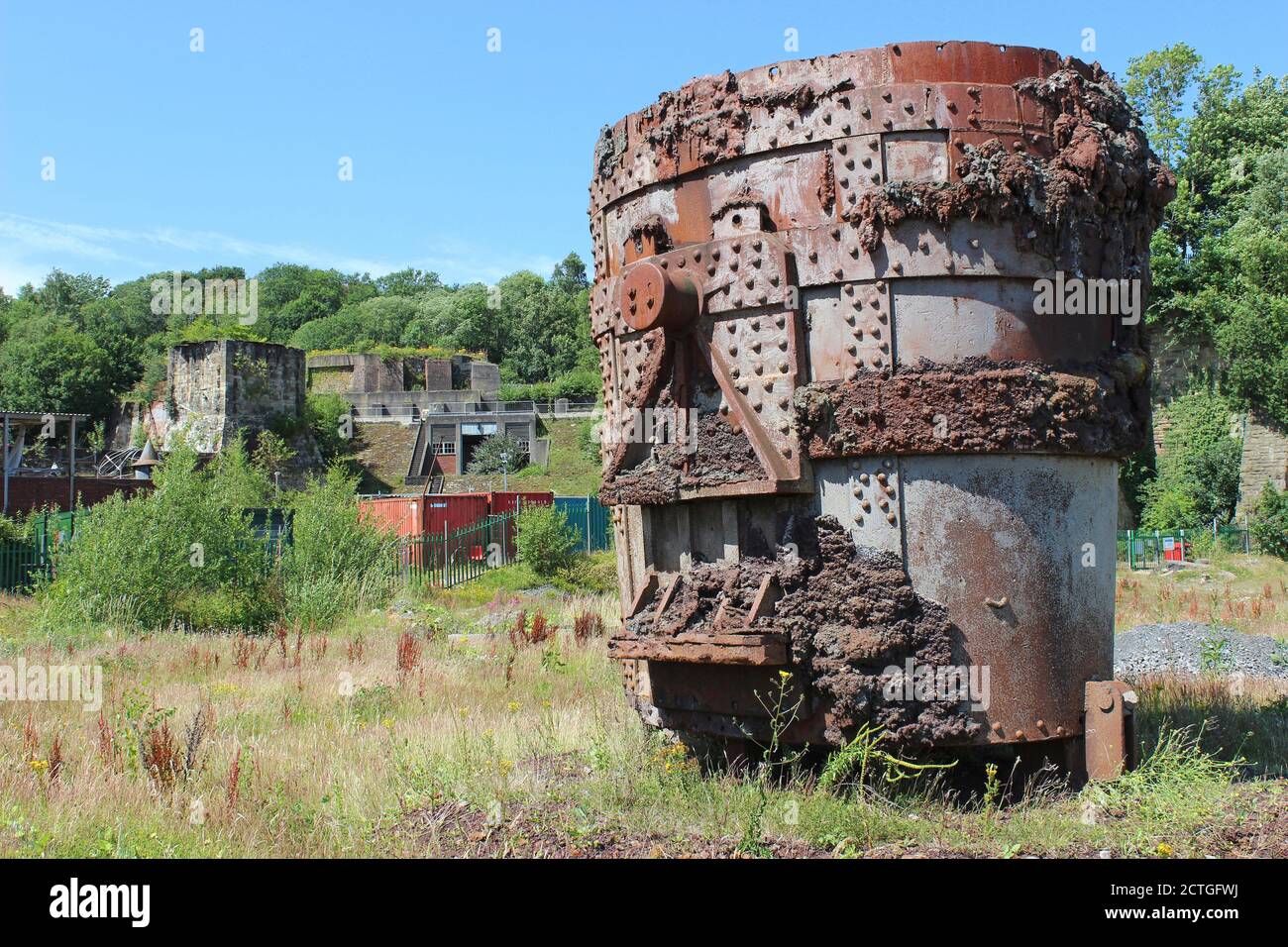 Steel Crucible presso l'ex Brymbo Steelworks (a.k.a. Brymbo Ironworks), Brymbo Village, Wrexham, Galles Foto Stock