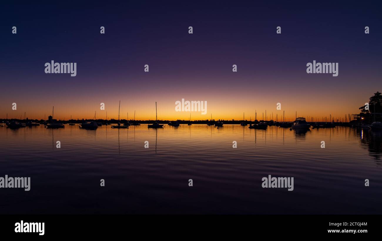 Un'alba tranquilla e rilassante sul fiume Swan a Freshwater Bay, Peppermint Grove Foto Stock