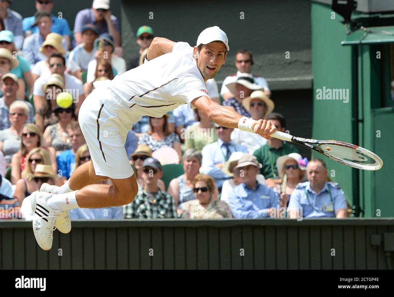 NOVAK DJOKOVIC DJOKOVIC V DEL POTRO. MENS SEMI-FINAL WIMBLEDON CHAMPIONSHIPS 2013 PICTURE CREDIT : © MARK PAIN / ALAMY Foto Stock