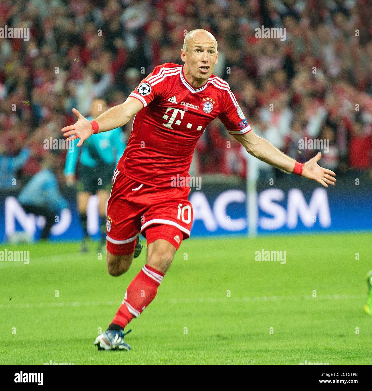 ARJEN ROBBEN CELEBRA IL PUNTEGGIO PER LA BAYERN MONACO DI BAVIERA PER VINCERE LA CHAMPIONS LEAGUE BORUSSIA DORTMUND CONTRO FC BAYERN MUNICH CL FINALE 2013. IMMAGINE: DOLORE DEL CONTRASSEGNO Foto Stock