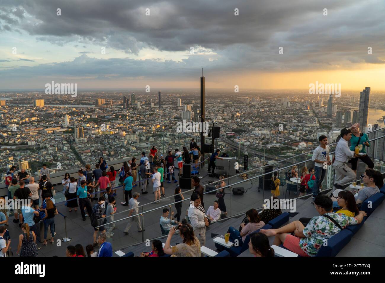 Vista dal ponte di osservazione Mahanakhon Thailand, Bangkok, la più grande piattaforma di osservazione 314 m, m 360 gradi di vista interna ed esterna. 78 piani Foto Stock