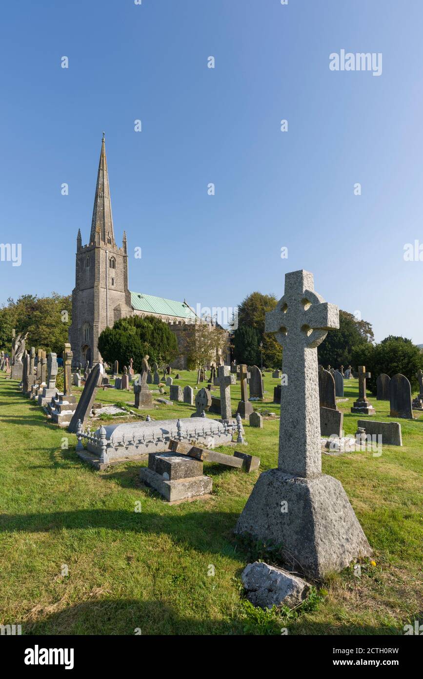 Chiesa di Sant'Andrea nel villaggio di Congresbury, nel Somerset del Nord, Inghilterra. Foto Stock