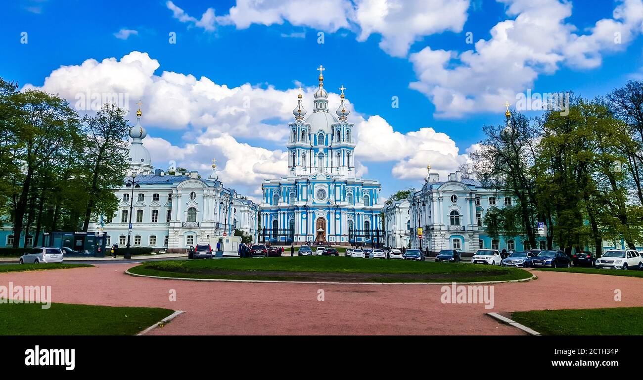 Smolny Convento o Smolny Convento della Resurrezione (Voskresensky). San Pietroburgo, Russia Foto Stock Smolny Convento o Smolny Convento della Resurrezione (Voskresensky). San Pietroburgo, Russia Foto Stock