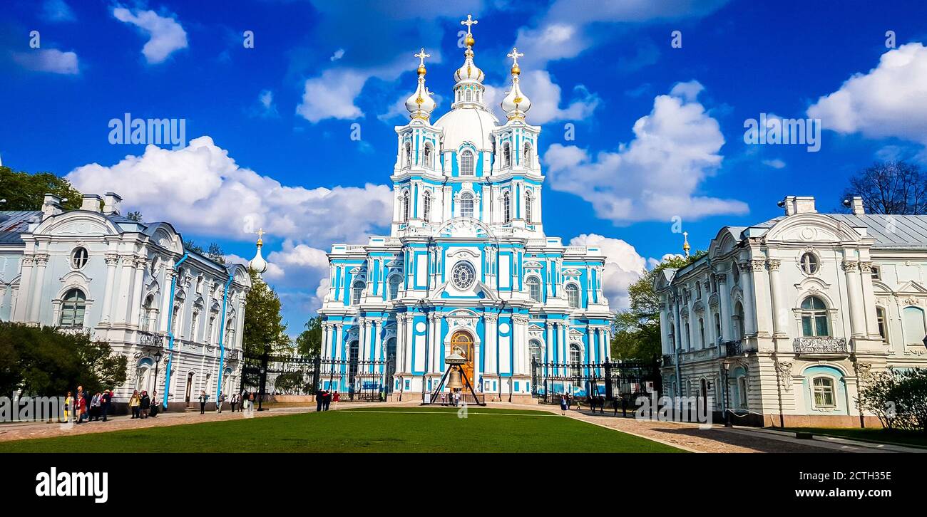 Smolny Convento o Smolny Convento della Resurrezione (Voskresensky). San Pietroburgo, Russia Foto Stock Smolny Convento o Smolny Convento della Resurrezione (Voskresensky). San Pietroburgo, Russia Foto Stock