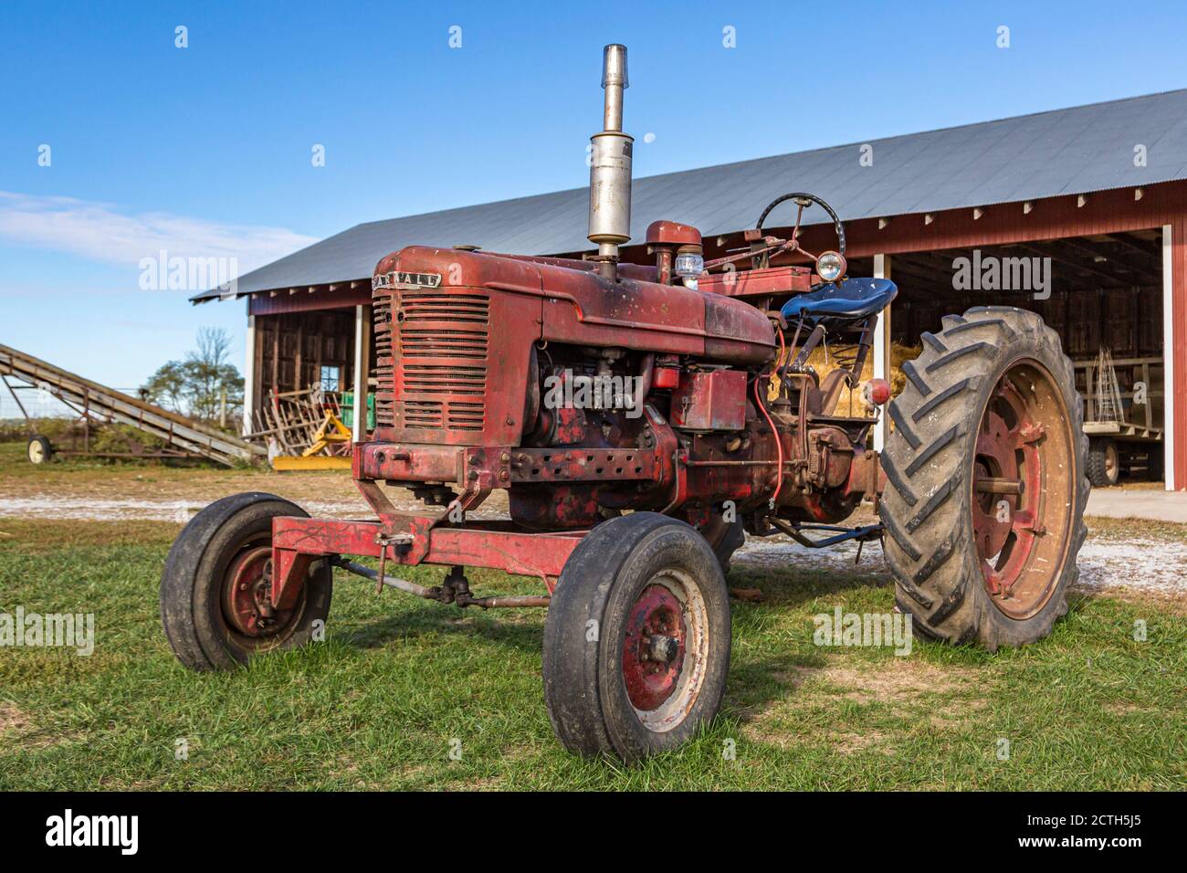 Antico trattore agricolo al museo di storia vivente del Prophetstown state Park Campo di battaglia Indiana Foto Stock