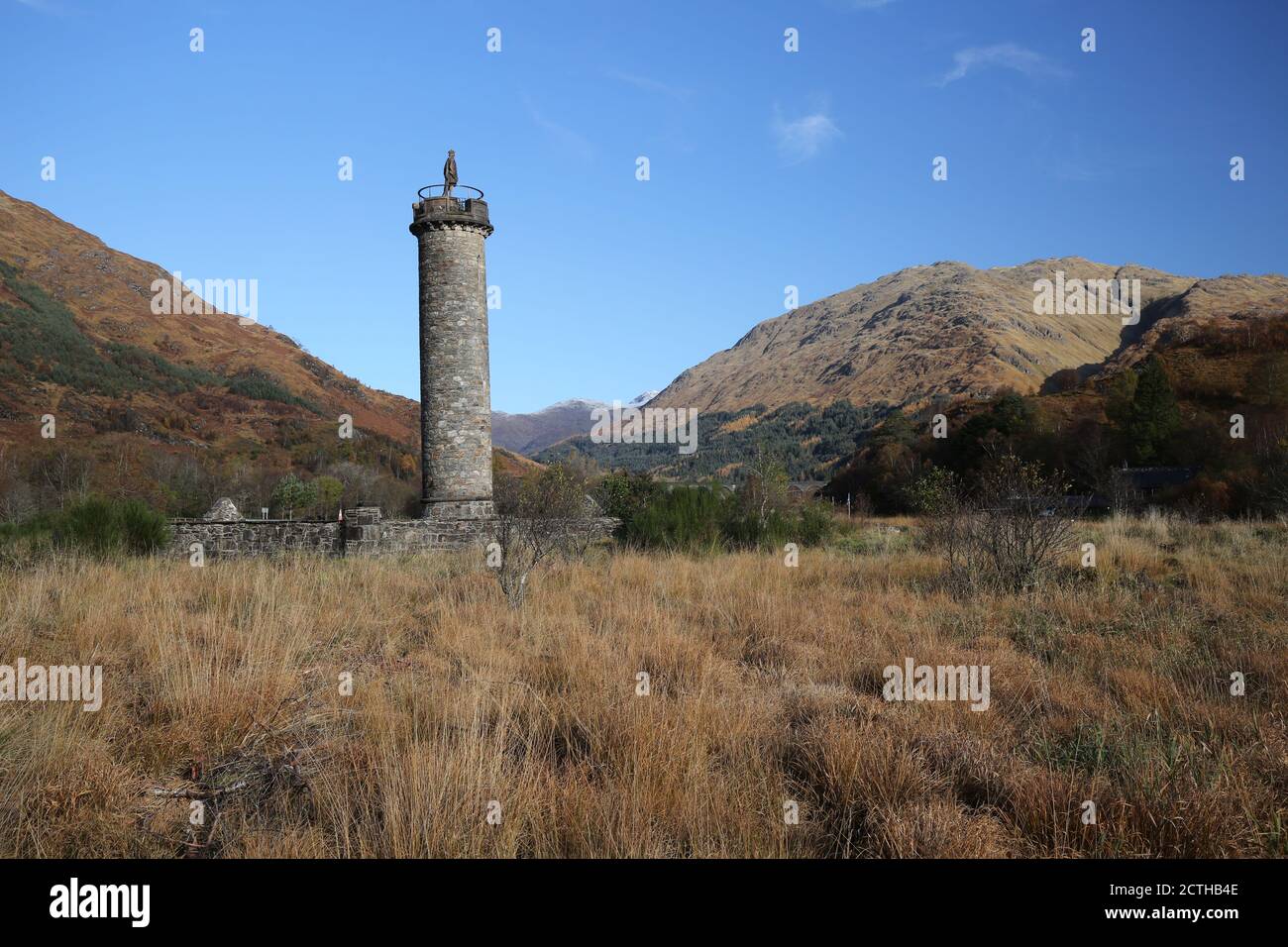 Glenfinnan Monument, Lochaber Scotland 1815, in omaggio ai clan giacobiti che combatterono e morirono per causa del Principe Charles Edward Stuart. IO Foto Stock