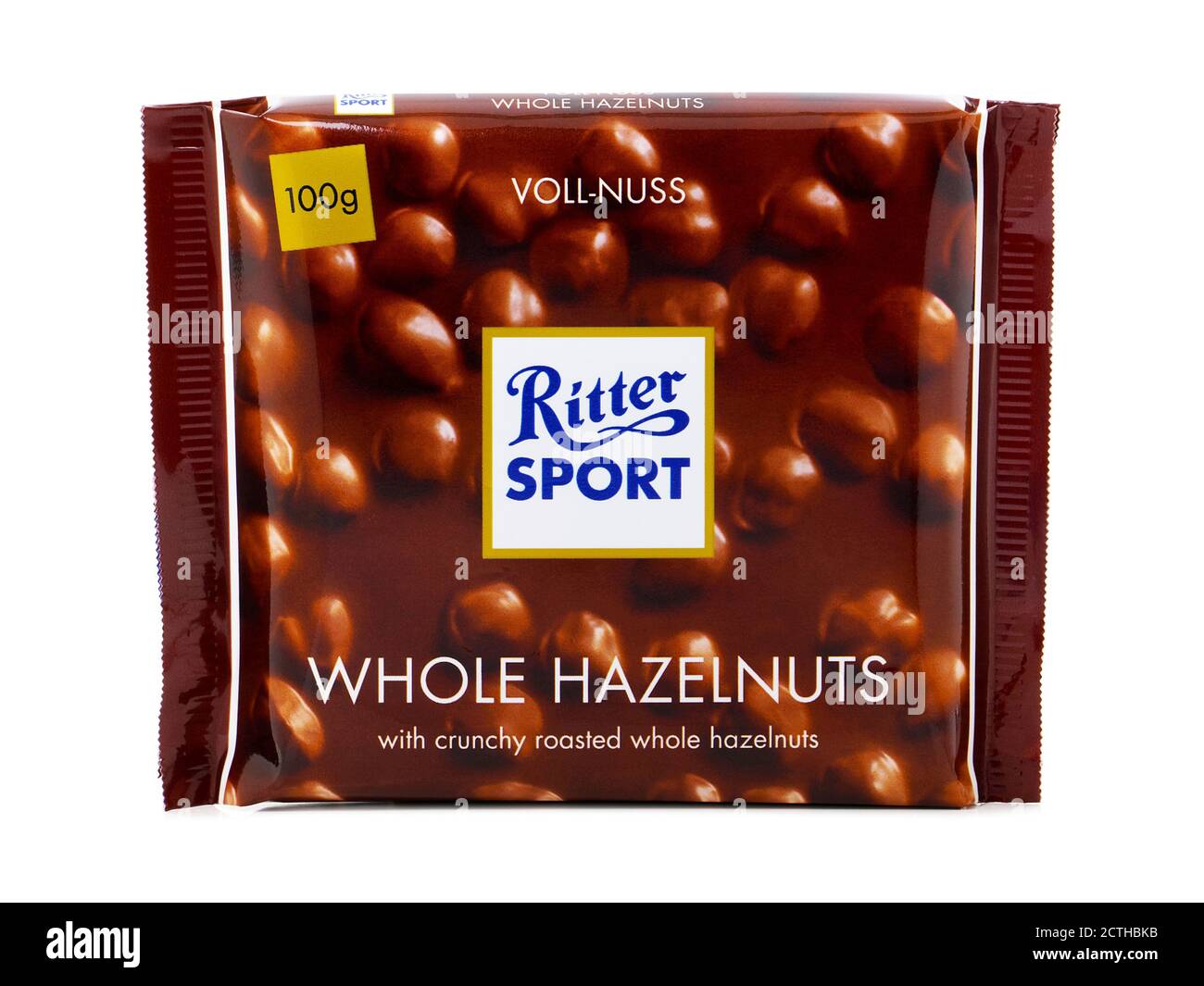 BUCAREST, ROMANIA - 25 MARZO 2016. Ritter Sport Hazelnut interi, barretta di cioccolato al latte con nocciole intere Foto Stock