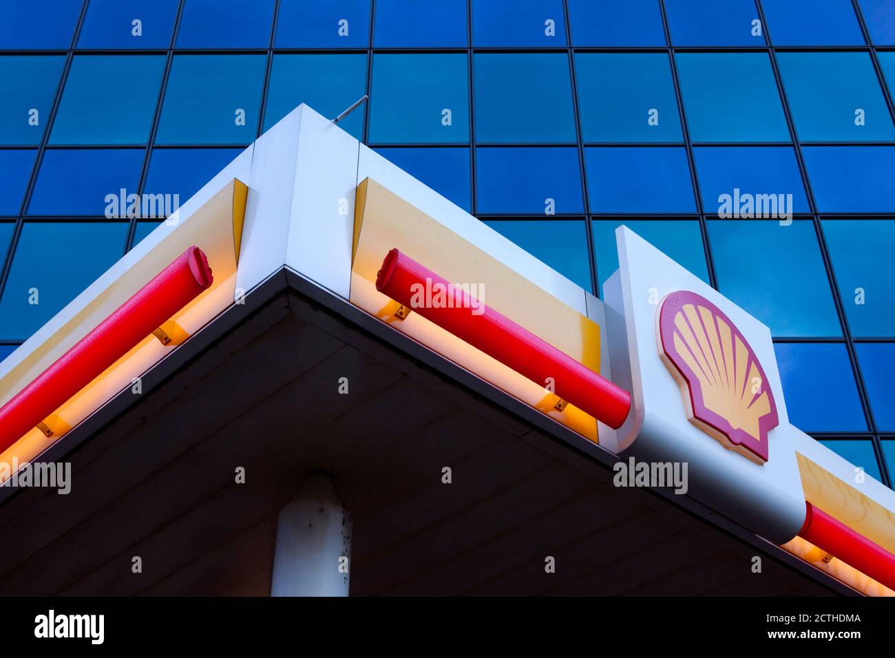 ROTTERDAM - Logo Shell presso una stazione di servizio sul Schiekade Foto Stock