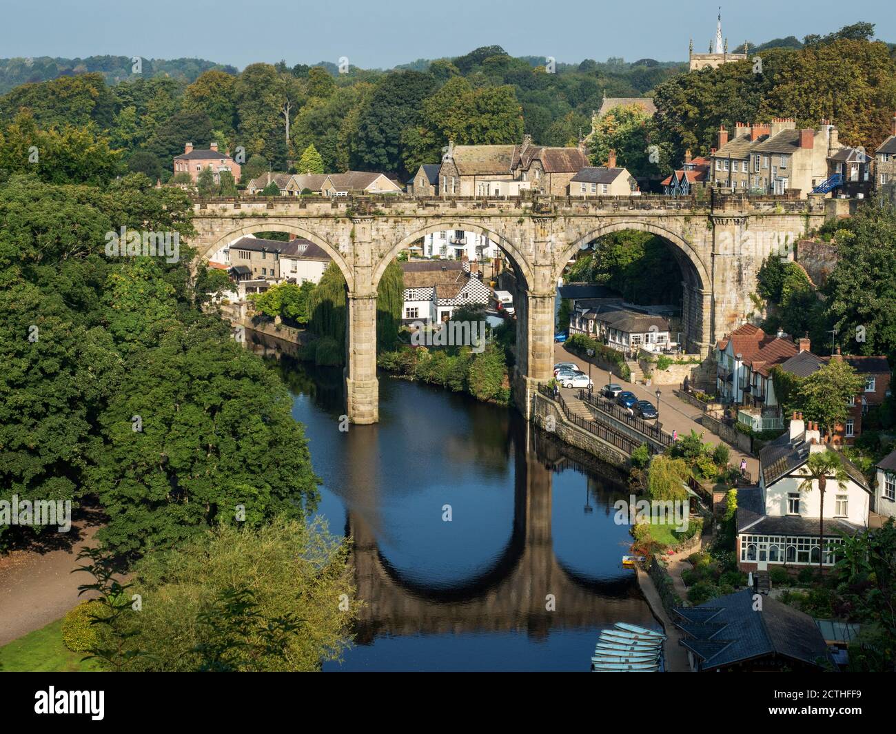 Viadotto ferroviario sul fiume Nidd un edificio elencato in Knaresborough, North Yorkshire, Inghilterra Foto Stock