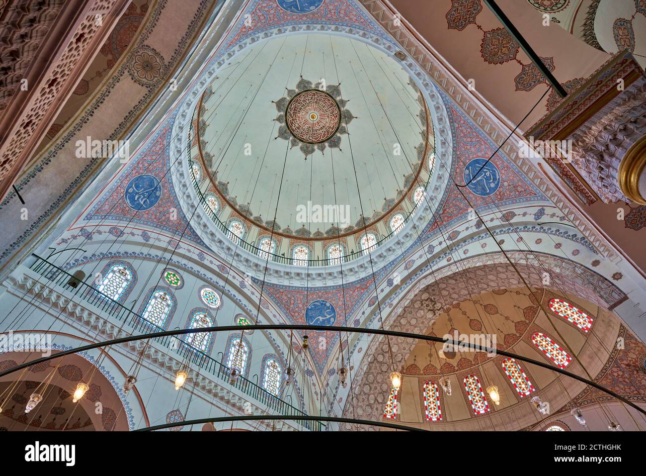 Cupola e soffitto decorazione alla Moschea Beyazit a Istanbul Foto Stock