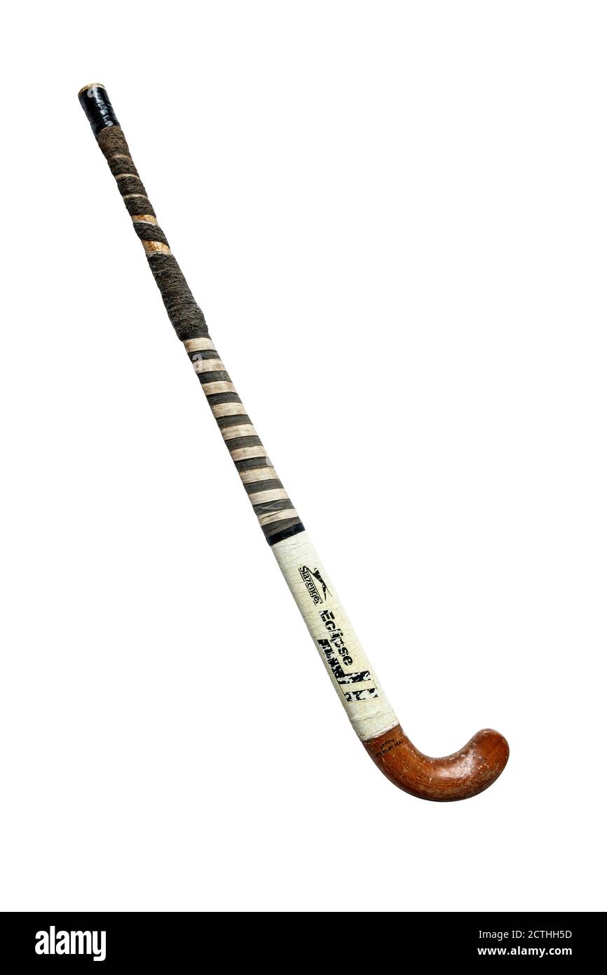 Un vecchio e ben utilizzato Slazenger Eclipse bastone di legno di hockey isolato su sfondo bianco Foto Stock