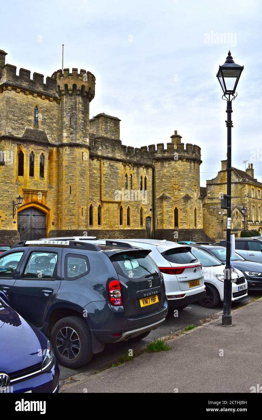 Cecily Hill Barracks (1857) è stato un armeria ed è conosciuto come il castello. Di proprietà della Bathurst Estate, il grado II elencato Bldg è ora utilizzato in commercio. Foto Stock