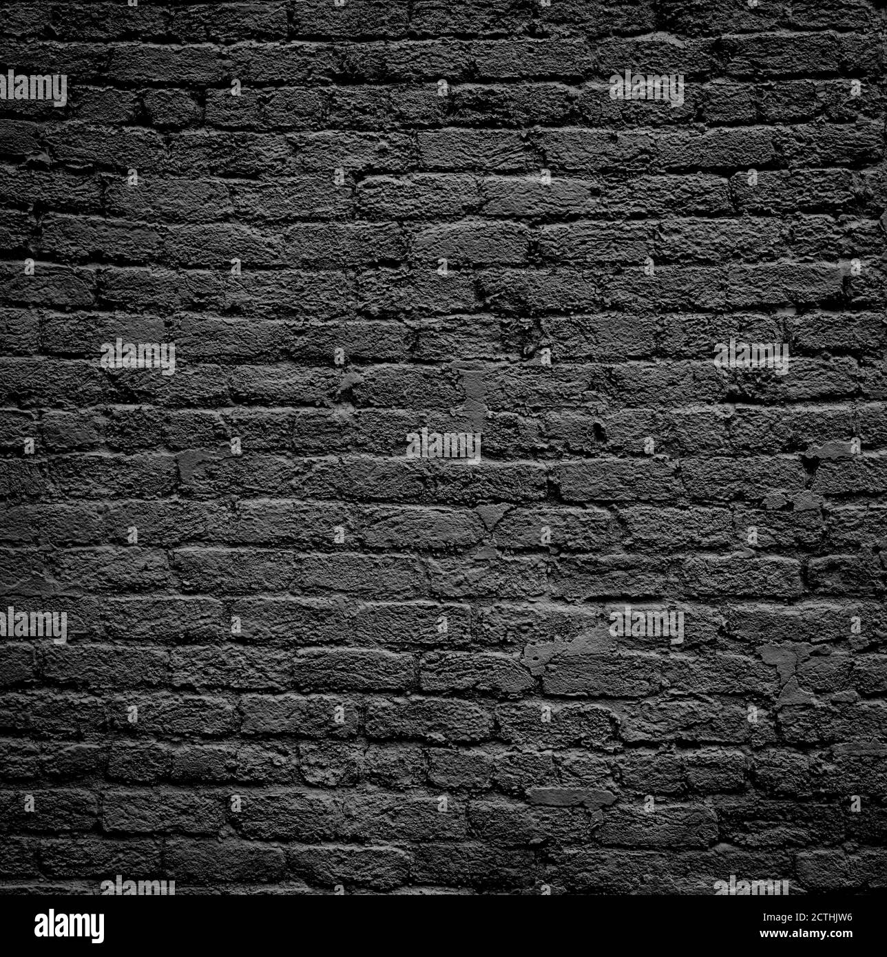 Grande muro di mattoni dipinto di nero, texture pesante, spazio creativo urbano copia, aspetto quadrato Foto Stock
