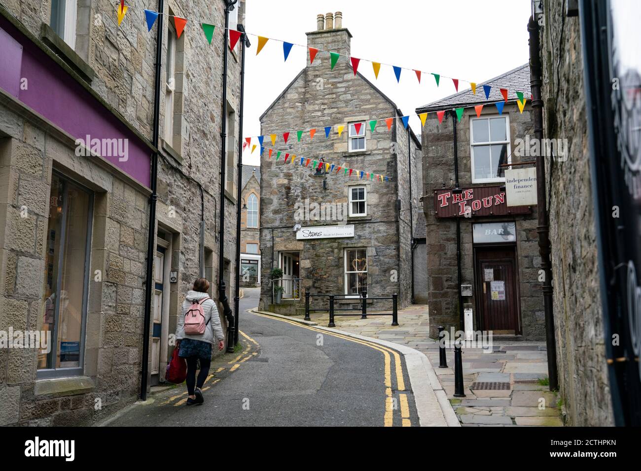 Vista della strada tranquilla nel centro storico di Lerwick, Shetland Isles, Scozia, Regno Unito Foto Stock