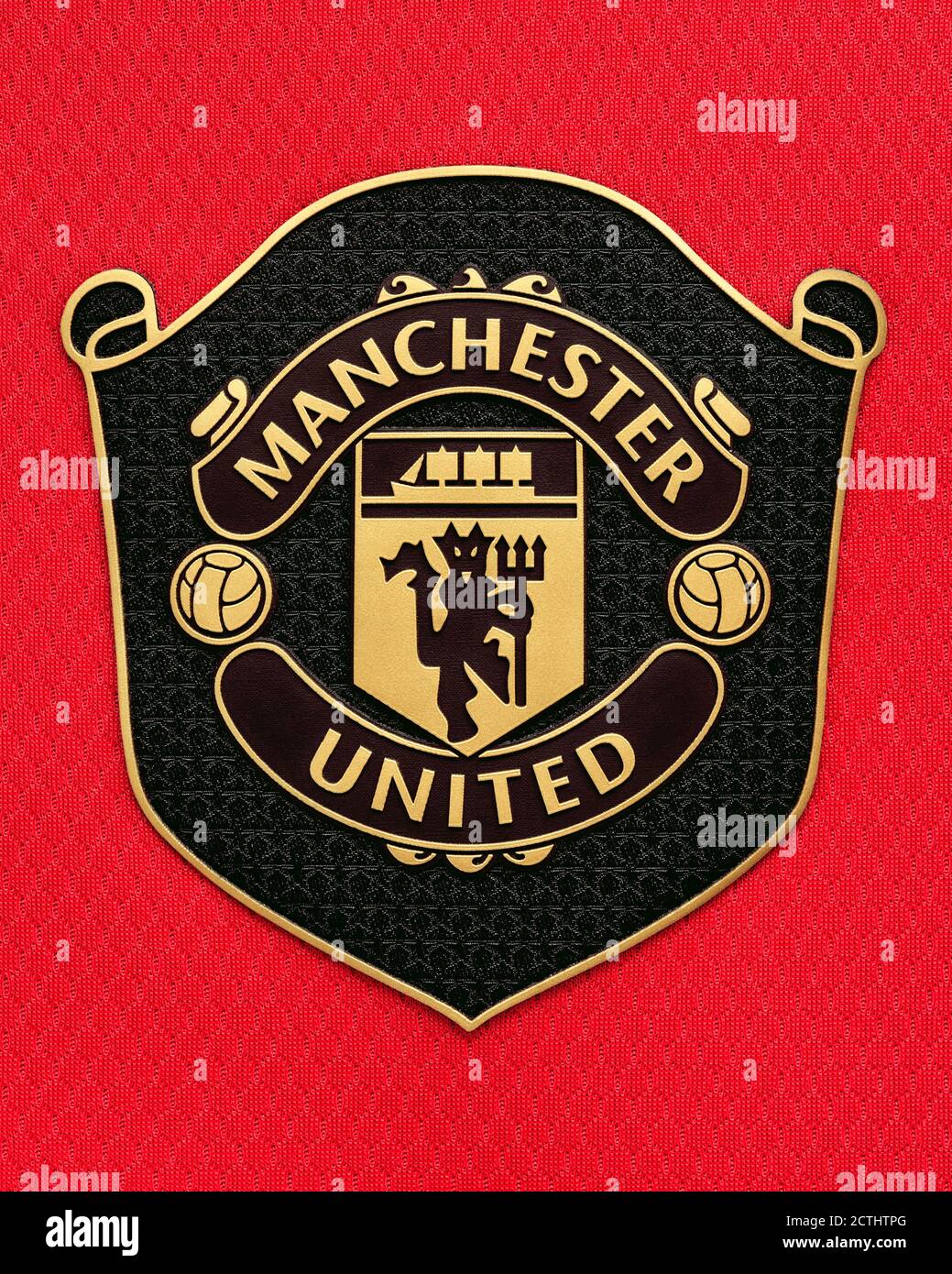 Distintivo Manchester United su una camicia da calcio, primo piano Foto Stock