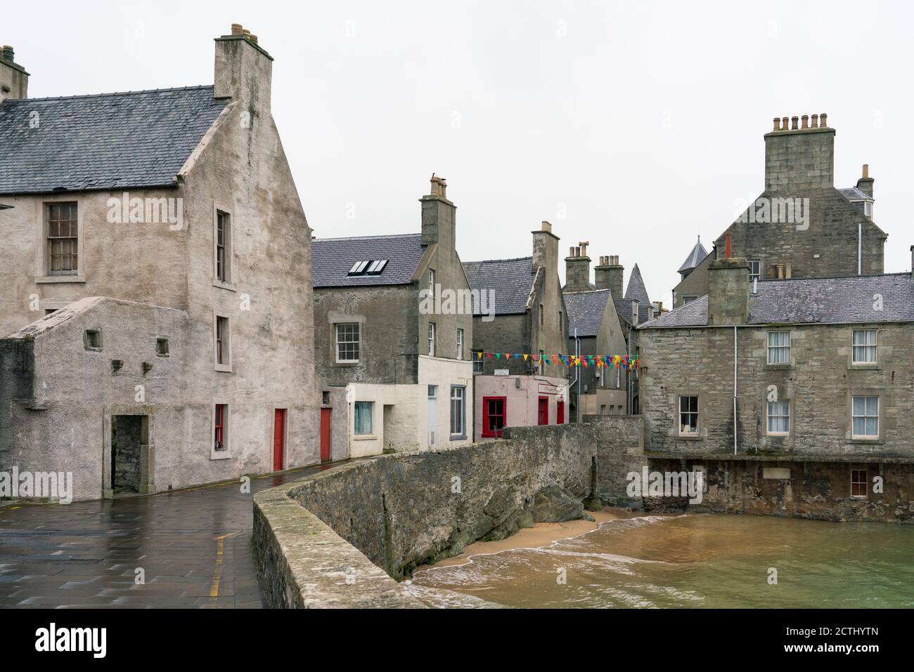 Vista di vecchi edifici su Commercial Street nel centro storico di Lerwick, Shetland Isles, Scozia, Regno Unito Foto Stock