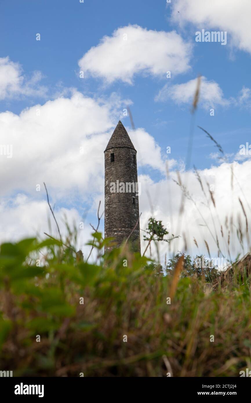 Vista su una torre panoramica Glendalough Foto Stock