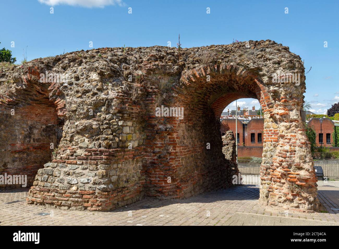 La porta Balkerne, una porta romana del i secolo, la più grande porta sopravvissuta della Gran Bretagna romana, Colchester, Essex, Regno Unito. Foto Stock