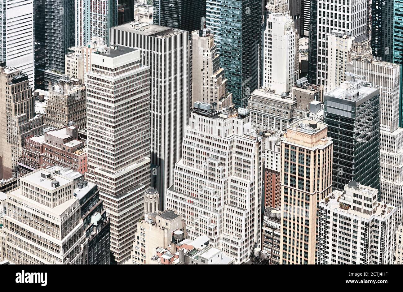 Vista aerea della variegata architettura di Manhattan, applicazione di tonalità cromatiche, New York City, USA. Foto Stock
